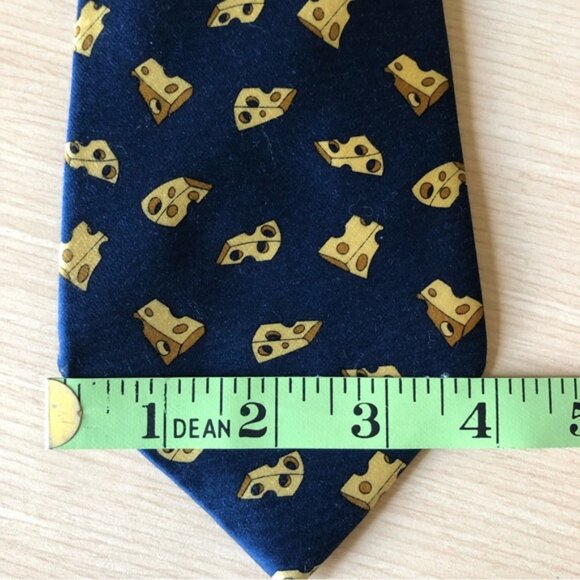 💕2/$30 💕Robin Ruth 100% Silk Mouse & Cheese Patterned Tie - Picture 5 of 5